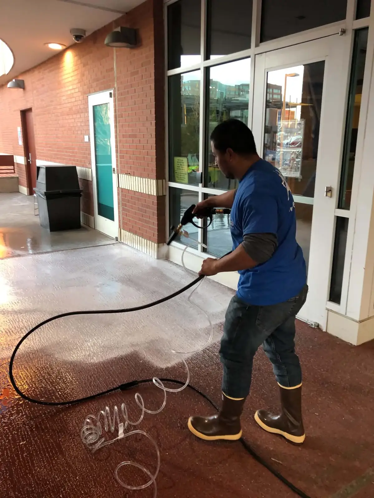 Sample: commercial entryway walkway pressure washing